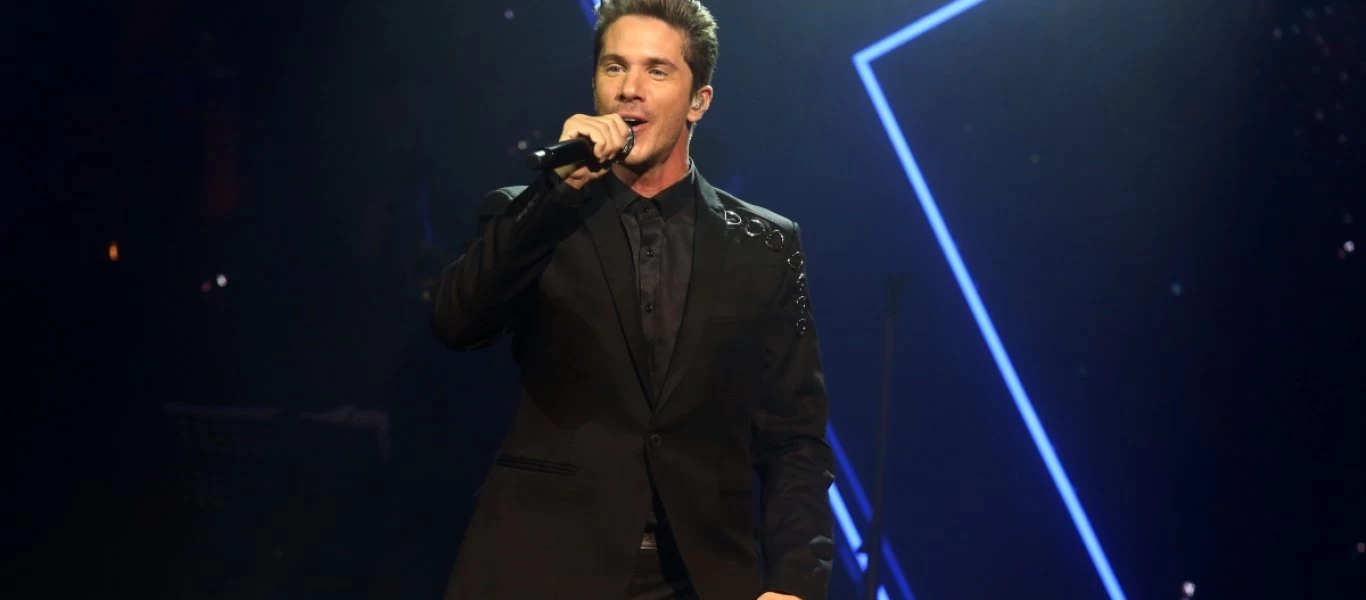 Ο Νίκος Οικονομόπουλος αποχωρεί από το νυχτερινό κέντρο που εμφανίζεται - Δείτε τι συνέβη